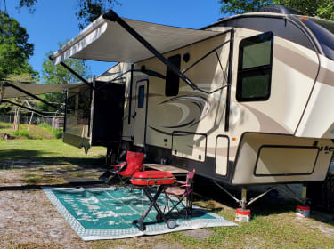 2017 Keystone RV Cougar Fifth-wheel rental in Middleburg, FL