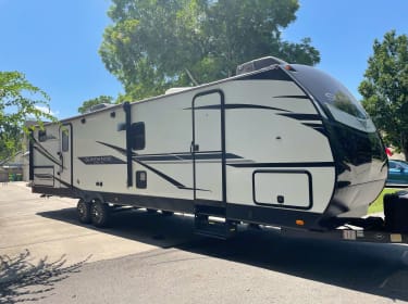 2022 Heartland Sundance Ultra-lite 326BH Travel trailer rental in Montgomery, TX