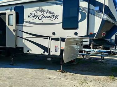 2016 Heartland Big Country Fifth-wheel rental in Conway, SC