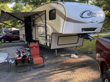 2017 Keystone RV Cougar X-Lite Fifth-wheel rental in Portsmouth, RI