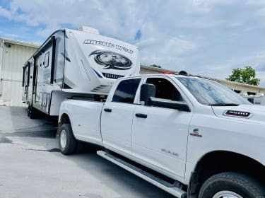 2022 Forest River Cherokee Arctic Wolf Fifth-wheel rental in Berkeley Springs, WV