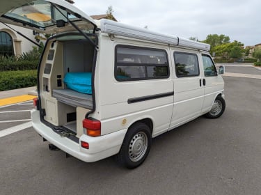 2001 Volkswagen Eurovan Camper van rental in Los Angeles, CA