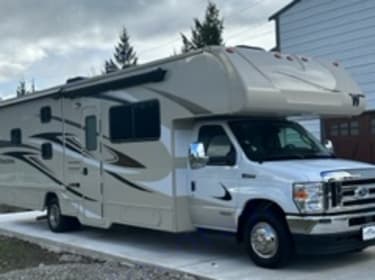 2022 Winnebago Minnie Winnie Class C rental in Aurora, OR