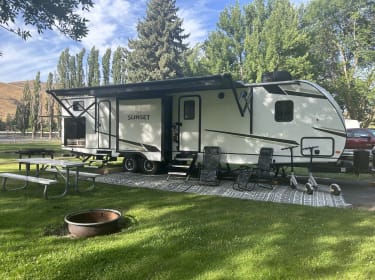 2022 Crossroads RV Sunset Trail Travel trailer rental in Puyallup, WA