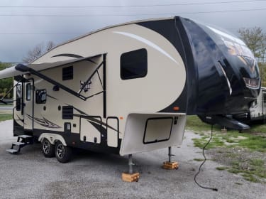 2016 Forest River Sabre Sabre Lite Fifth-wheel rental in Jacksonville, FL