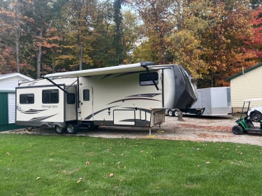 2014 Forest River Wildwood Heritage Glen Lite Fifth-wheel rental in Marengo, OH