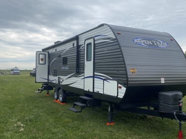 2018 Dutchmen 2860RLSWE Travel trailer rental in East Wenatchee, WA