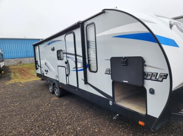 2020 Forest River Cherokee Alpha Wolf Travel trailer rental in Hartville, OH