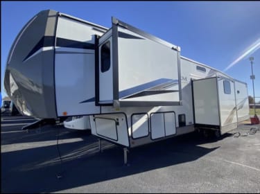 2022 Forest River Salem Hemisphere Fifth-wheel rental in Cleveland, OK