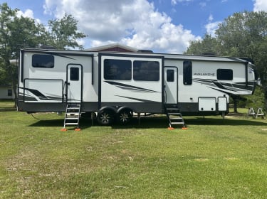 2022 Keystone RV Avalanche Fifth-wheel rental in Robertsdale, AL