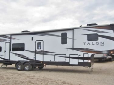 2019 Jayco Talon Toy hauler rental in Pleasant Hill, IA