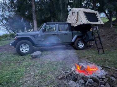 2020 1C6JJTAG0LL212244 Jeep Gladiator Truck Camper rental in Kailua-Kona, HI