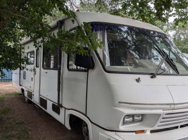 1987 Gmc Dolphin 🐬 Class A rental in Redcliff, AB