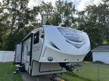 2019 Forest River Coachmen Chaparral Lite Fifth-wheel rental in Auburn Hills, MI