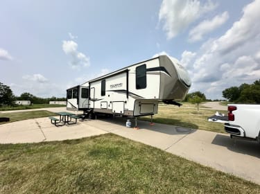 2022 Forest River Wildwood Heritage Glen Fifth-wheel rental in Bondurant, IA