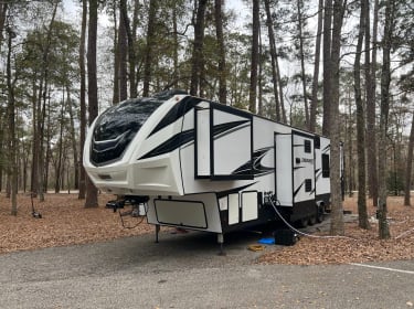 2019 Dutchmen Dutchmen Toy hauler rental in Temple, TX