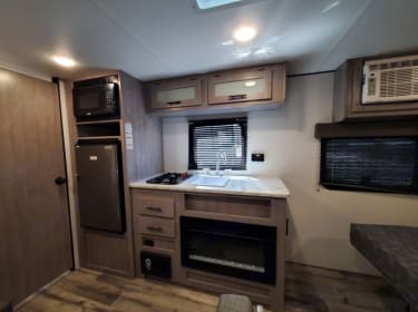 2024 Colman Lantern LT Travel trailer rental in Wills Point, TX