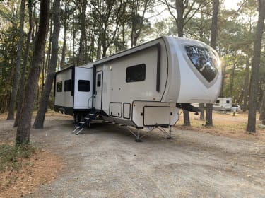 2021 Highland Ridge RV Mesa Ridge Fifth-wheel rental in Arbutus, MD