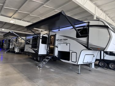 2023 Grand Design Reflection Fifth-wheel rental in Chenoa, IL