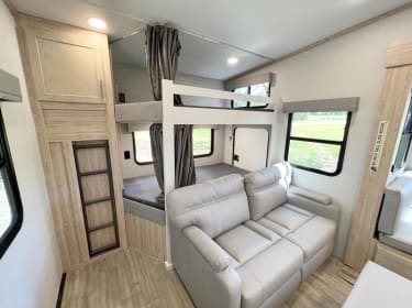 2023 Alliance RV Avenue All Access Fifth-wheel rental in Grand Isle, VT