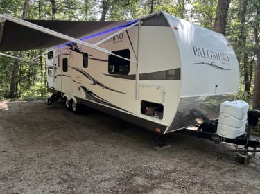 2012 Forest River Palomino Thoroughbred Elite Travel trailer rental in Reeseville, WI