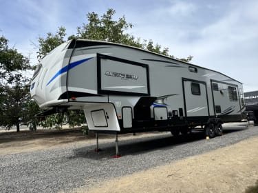 2021 Forest River Cherokee Fifth-wheel rental in Royal City, WA