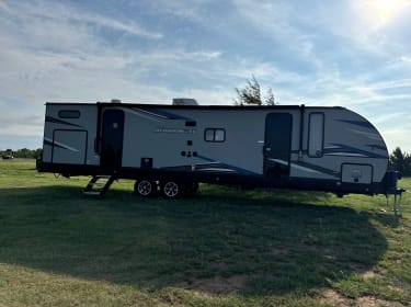 2022 Forest River Cherokee Alpha Wolf Travel trailer rental in Piedmont, OK