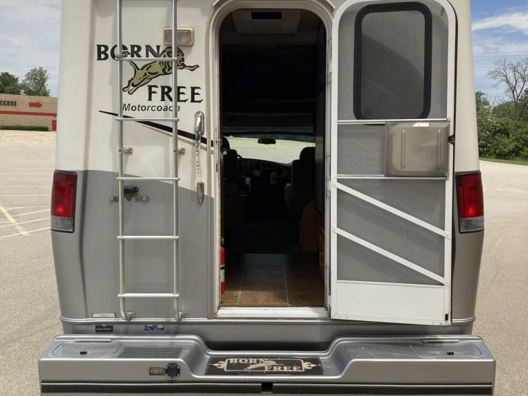 2007 Born Free Born Free Motorhome Class C Rental in Watertown WI 2007 Born Free Born Free Motorhome Class C Rental in Watertown WI