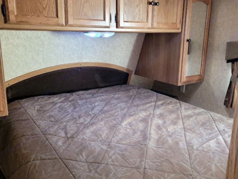 2011 Dutchmen Coleman Motor Home Rental in Madras, OR Outdoorsy
