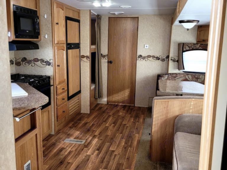 2011 Dutchmen Coleman Motor Home Rental in Madras, OR Outdoorsy