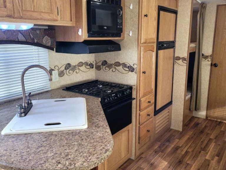 2011 Dutchmen Coleman Motor Home Rental in Madras, OR Outdoorsy