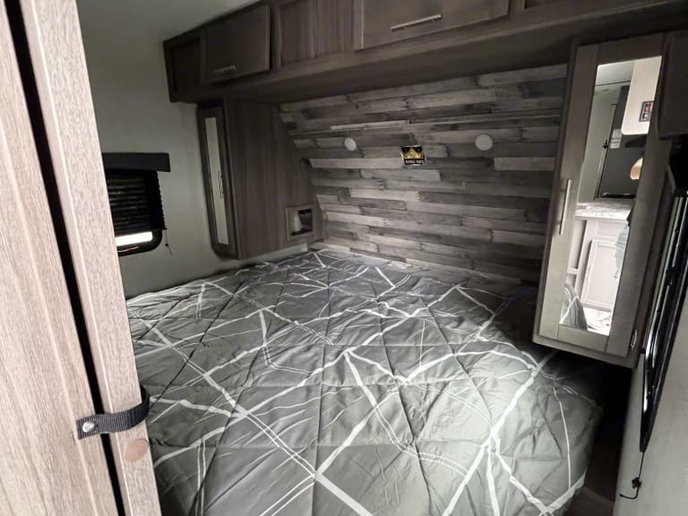 2022 Crossroads RV Volante Travel trailer Rental in Lorain, OH Outdoorsy