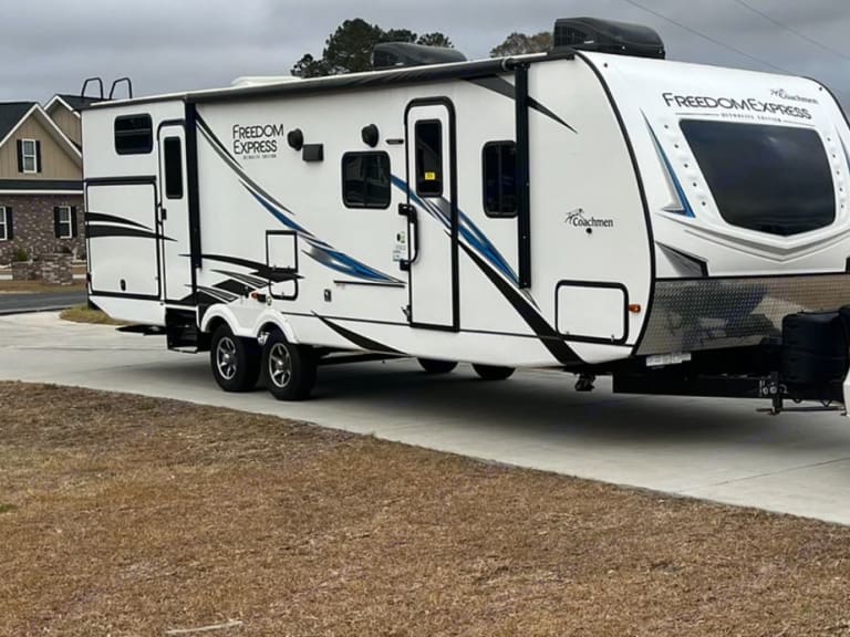 2021 Coachmen Freedom Express Travel trailer Rental in Aynor, SC Outdoorsy