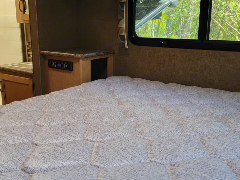 2016 Thor Chateau Class C Rental in MO Outdoorsy