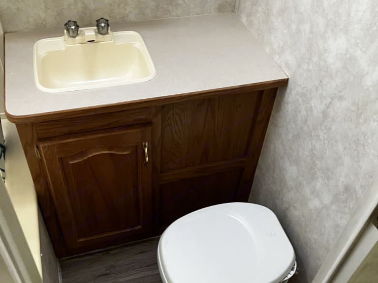 2004 Keystone RV Sprinter Travel trailer Rental in Owego, NY Outdoorsy