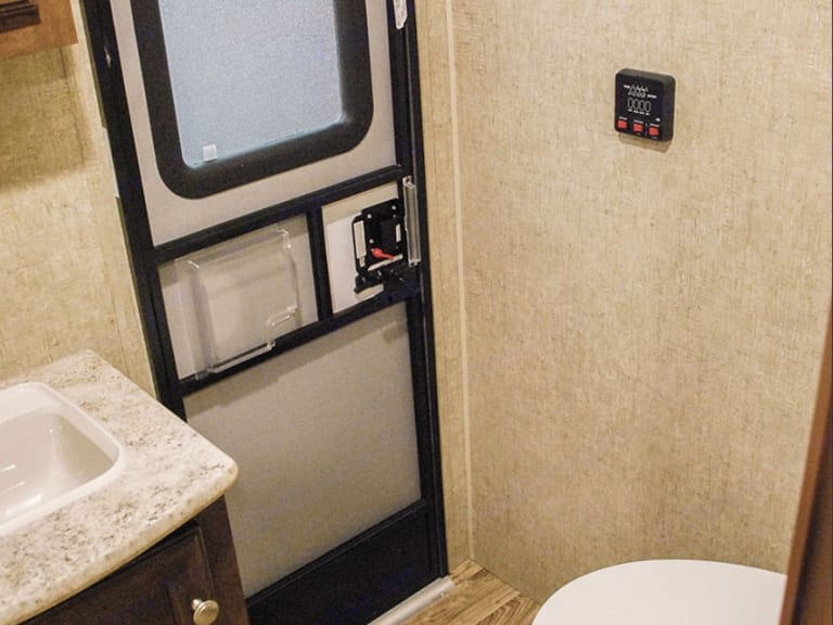 2017 Venture Rv Sporttrek Truck Camper Rental in Bolivar, MO Outdoorsy