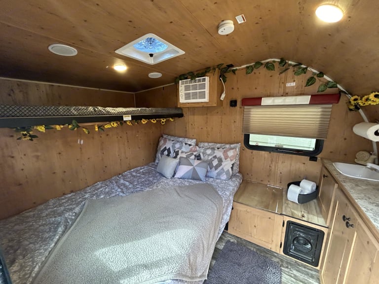 2022 Sunset Park RV SunRay Travel trailer Rental in Fairchild Afb, WA