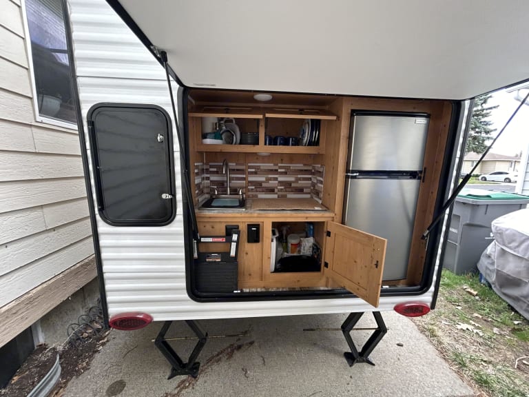 2022 Sunset Park RV SunRay Travel trailer Rental in Fairchild Afb, WA Outdoorsy