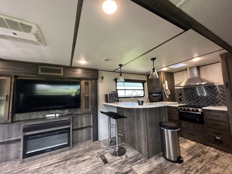 2021 Keystone RV Sprinter Limited Travel trailer Rental in Palestine