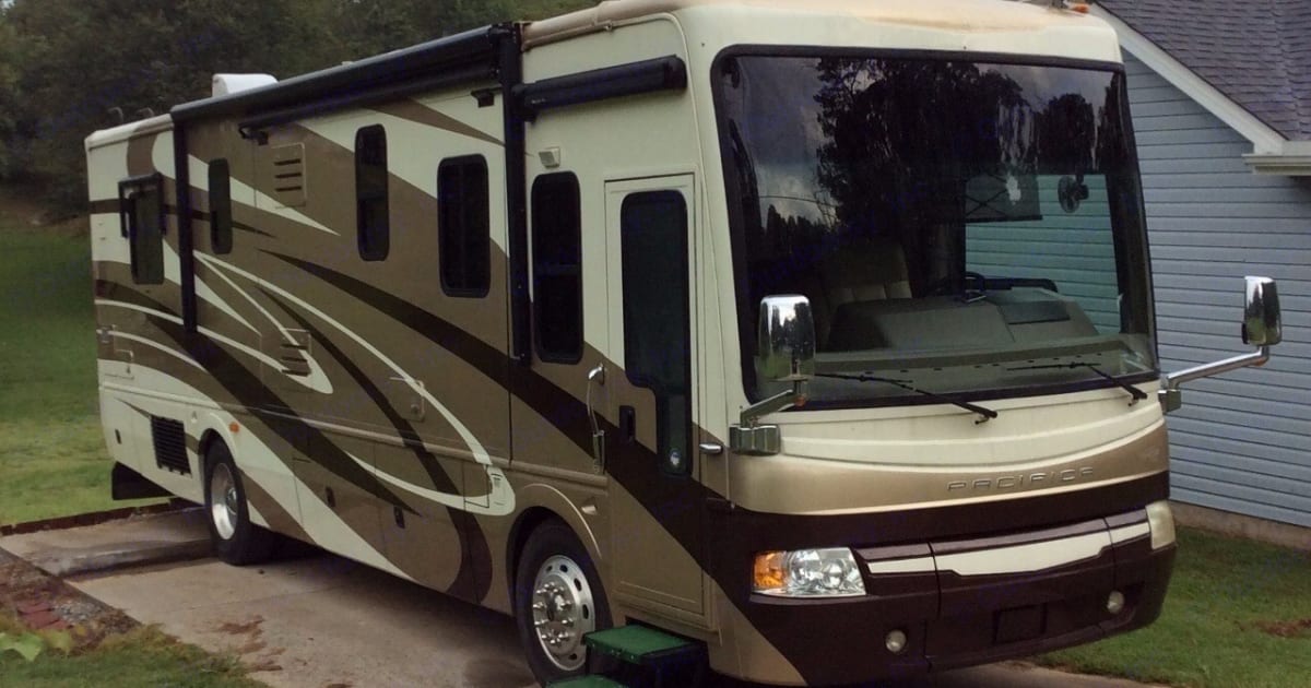 2008 National Pacifica Class A Rental in Lenoir city, TN | Outdoorsy