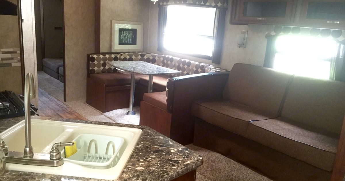 2014 Keystone 3220BH Travel trailer Rental in Midlothian, VA Outdoorsy