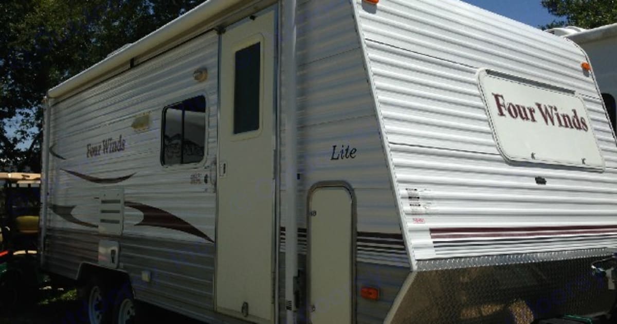 2006 Four Winds by Dutchmen Camper 23 Travel trailer Rental in AUBURNDALE, FL Outdoorsy