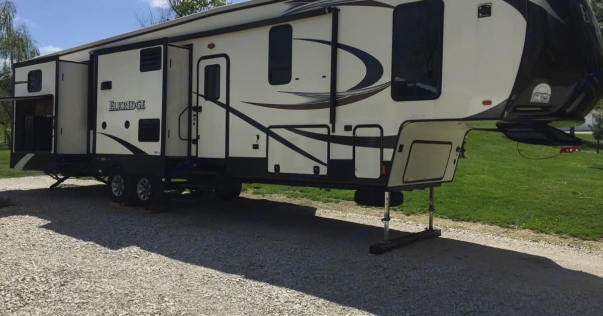 2015 Heartland Elkridge Fifthwheel Rental in Orient, IA Outdoorsy