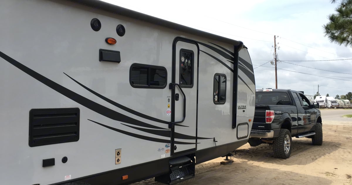 2015 Palomino Solaire Ultra Lite Travel trailer Rental in Baxley, GA Outdoorsy
