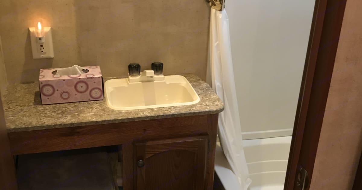 2013 Keystone Hideout Travel trailer Rental in North Ridgeville, OH