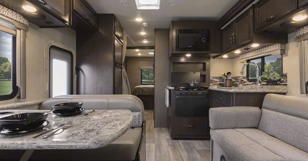 Photos 2018 Thor Motor Coach Freedom Elite Class C Rental in