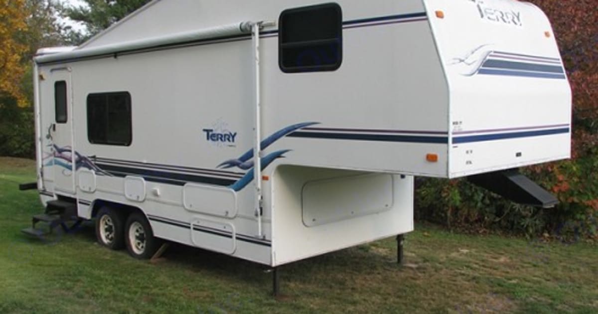 2002 Terry 24' 5th Wheel Fifthwheel Rental in Hopedale, OH Outdoorsy