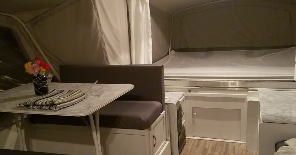 1999 Coleman Grand Tour Elite Niagara Folding trailer Rental in Killeen