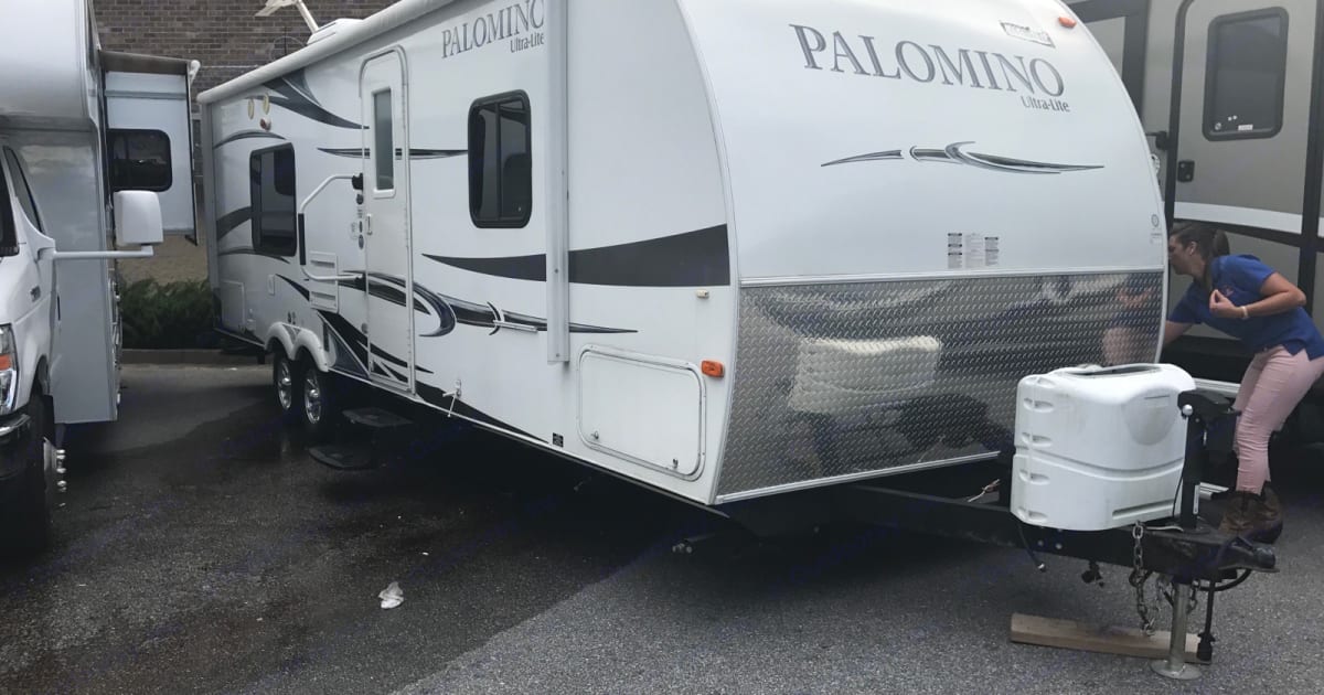 palomino thoroughbred travel trailer