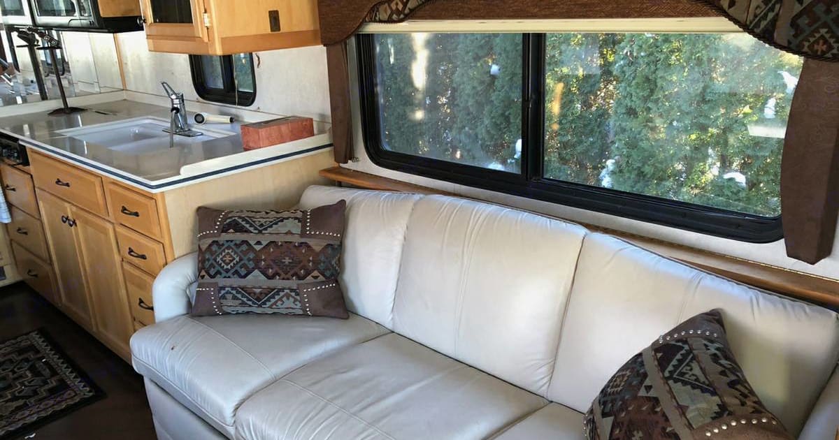 1999 Fleetwood American Tradition Class A Rental in Agawam, MA Outdoorsy